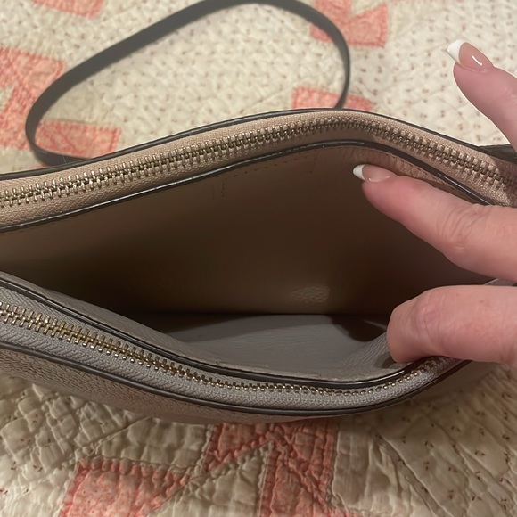 Kate Spade ♠️ Crossbody - Picture 3 of 7